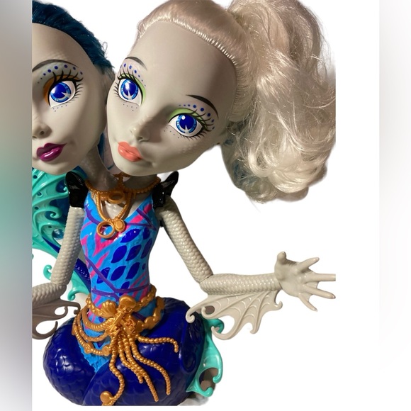 Monster High Peri & Pearl 2 Headed Styling Doll - Picture 4 of 7